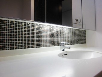 摩天楼と癒しの浴室で豊かな時間を